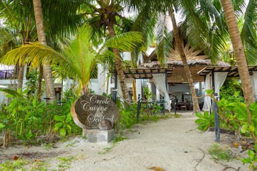 Praslin Island Hotel | Village du Pecheur