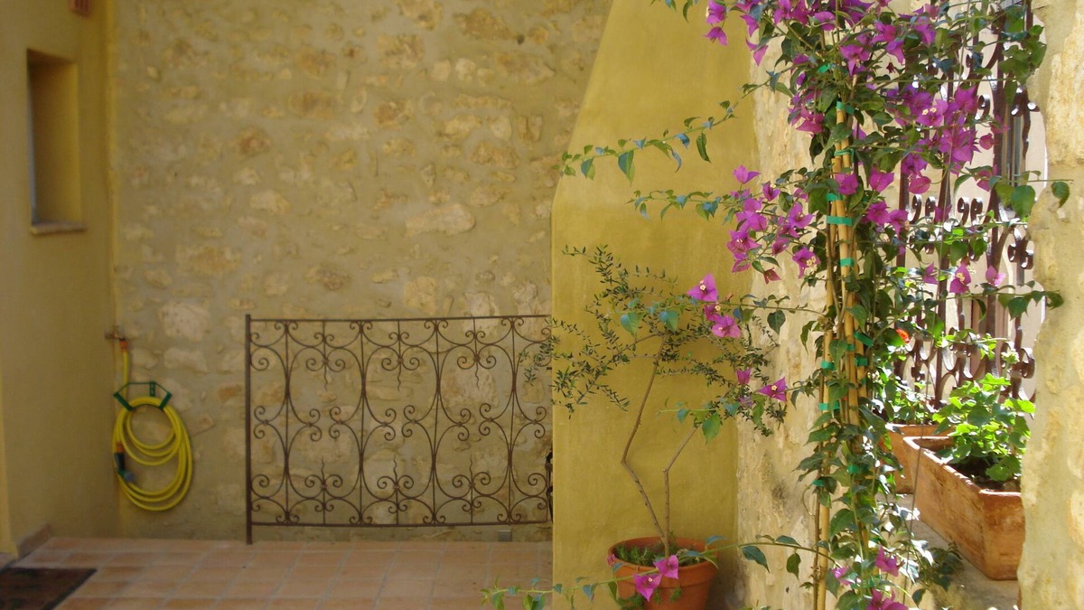 Roquefort-des-Corbieres House | Village house near the Mediterranean open onto its patio terrace.