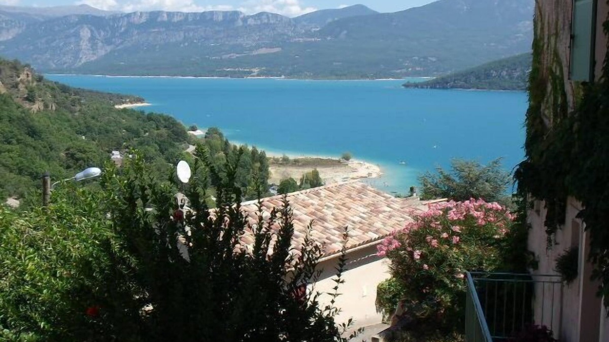 Sainte-Croix-du-Verdon House | Village house with lake view