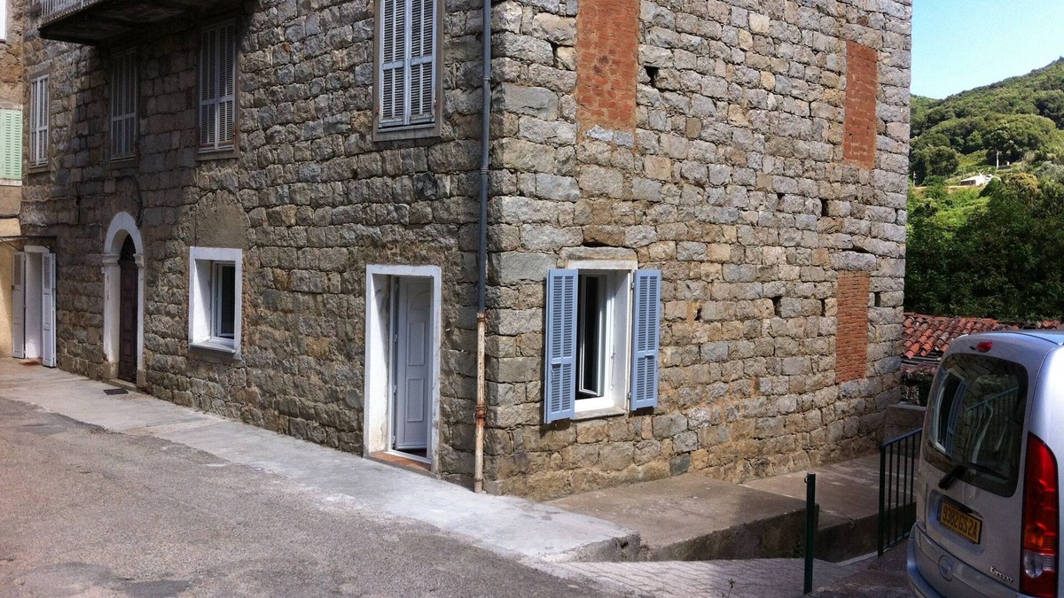 Sainte-Lucie-de-Tallano Apartment | Village Apartment