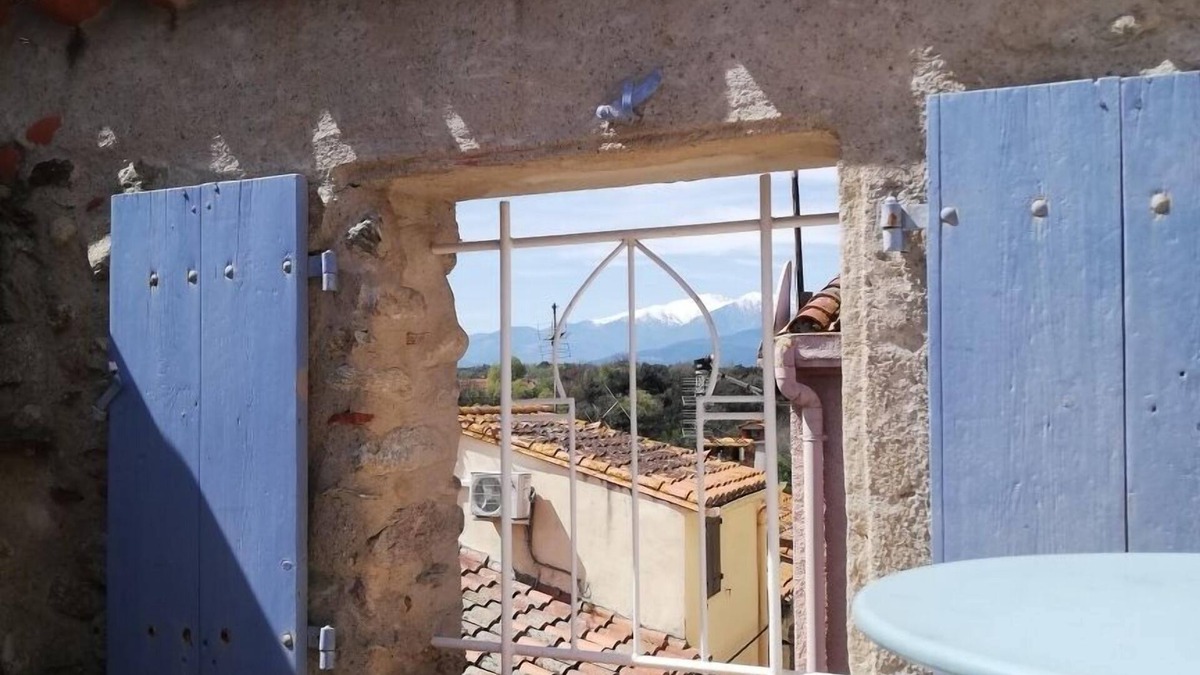 Maureillas-Las-Illas House | Village house, roof terrace with splendid view of the Canigou. Pedestrian area.
