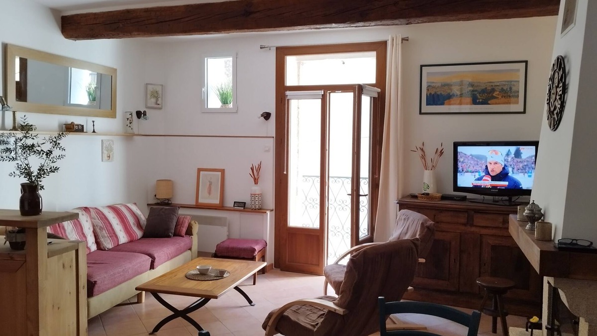 Saint-Jean-de-Bueges House | Village house with balcony and internet box