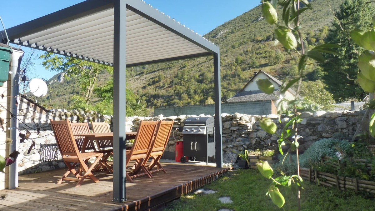 Campan House | Village house 6/8 pers. 3 bedrooms - 3 bathrooms - 3 wc - WI-FI