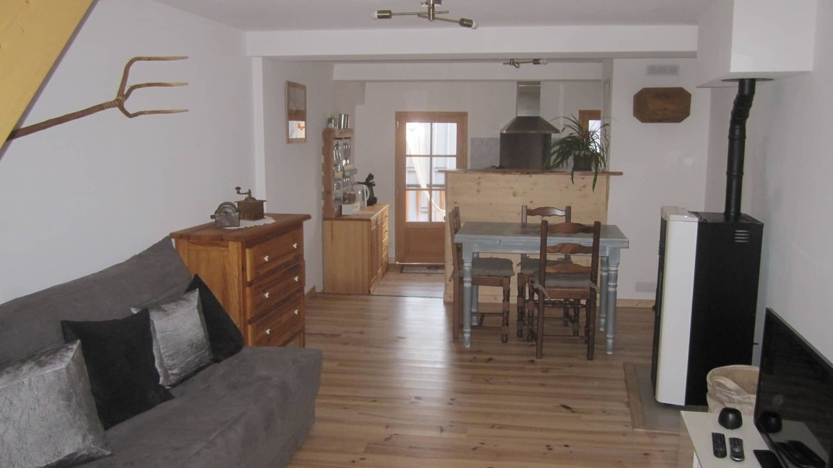 Guillaumes House | Village house at the gates of Mercantour, 20 km from a ski resort.
