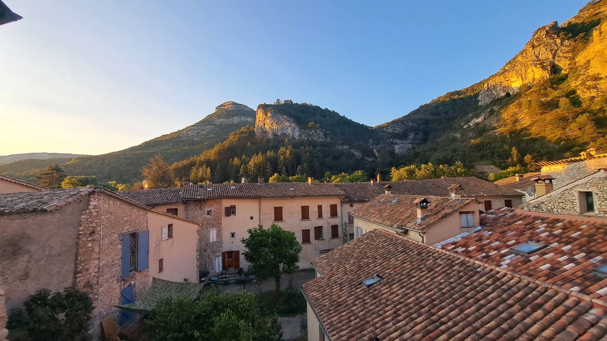 Orpierre House | Village house at the foot of the cliffs