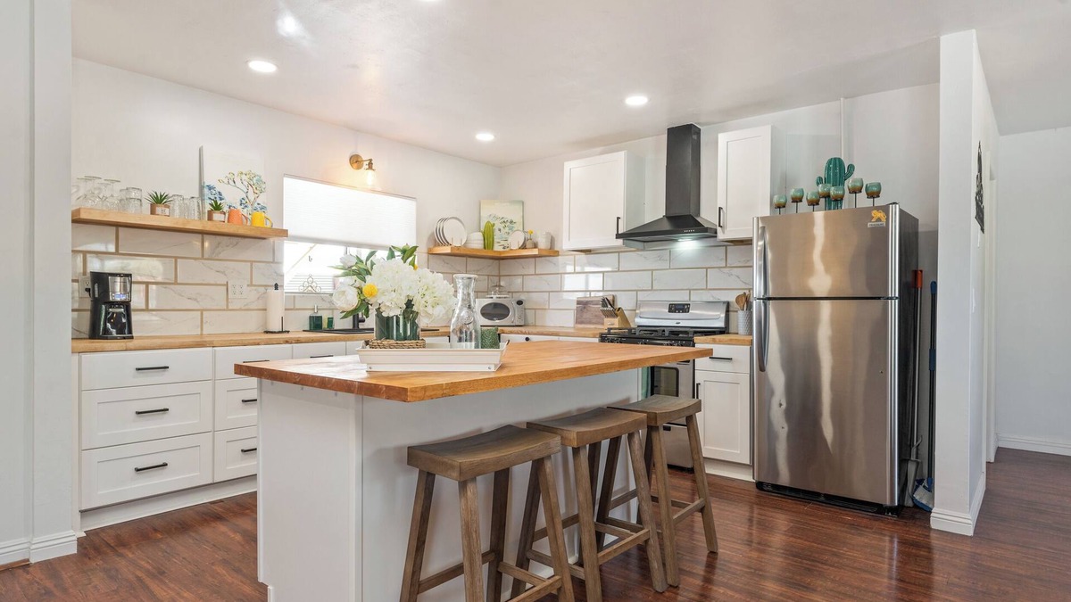 Joshua Tree House | Village House - Hot Tub, Pool, walk to downtown shops