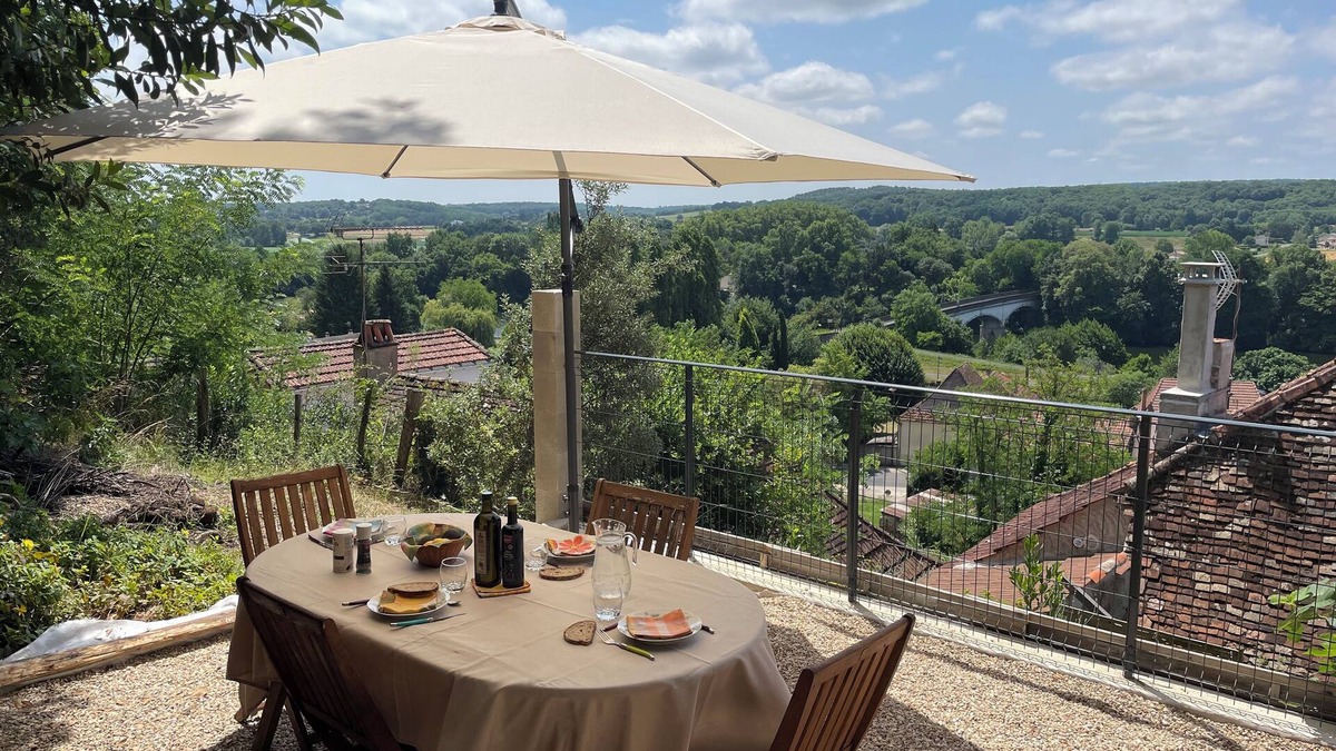 Saint-Capraise-de-Lalinde House | Village house overlooks valley