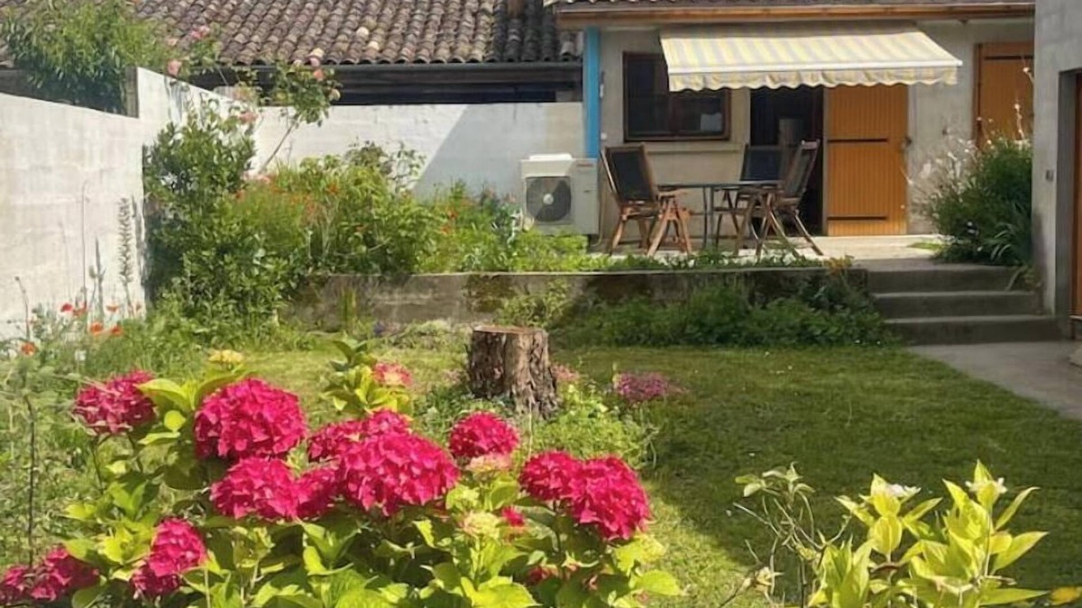 Gontaud House | Village house with garden