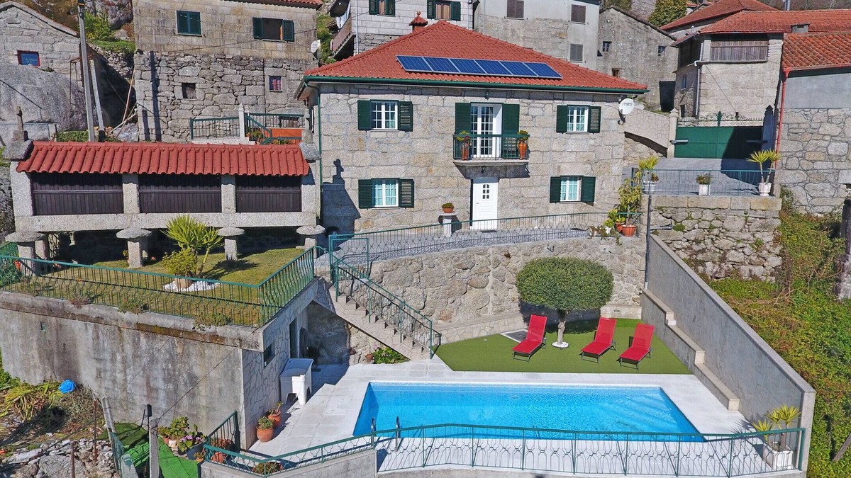Terras de Bouro Cottage | Village house with private pool