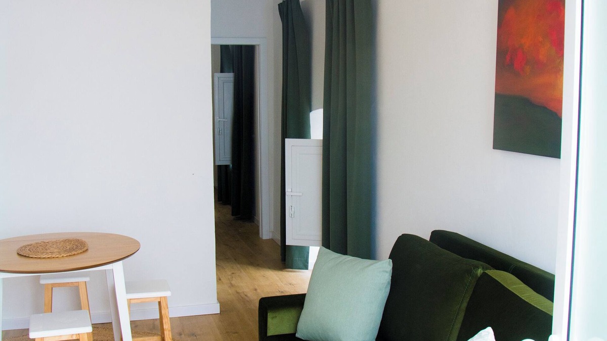 Moura House | Village house with two apartments and shared patio -Casa da Oliveira