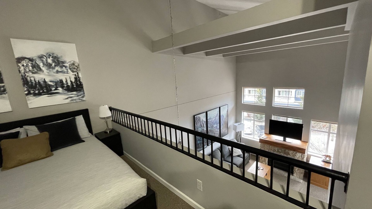 Village North Condo | VILLAGE LOFT CONDO - POOL & HOT TUB - 2 PARKING SPOTS!