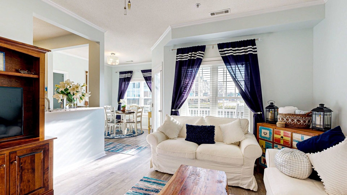 Villages of Five Points Condo | Village of Five Points pet friendly condo with pool, gym, and tennis access