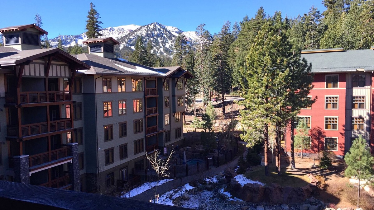Mammoth Lakes Condo | Village Top Floor Lincoln House - Great 2 Bedroom With View of Mammoth Mountain