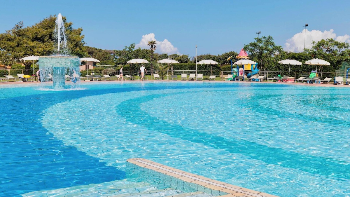 Marina di Montalto House | Village with pool in Montalto Marina