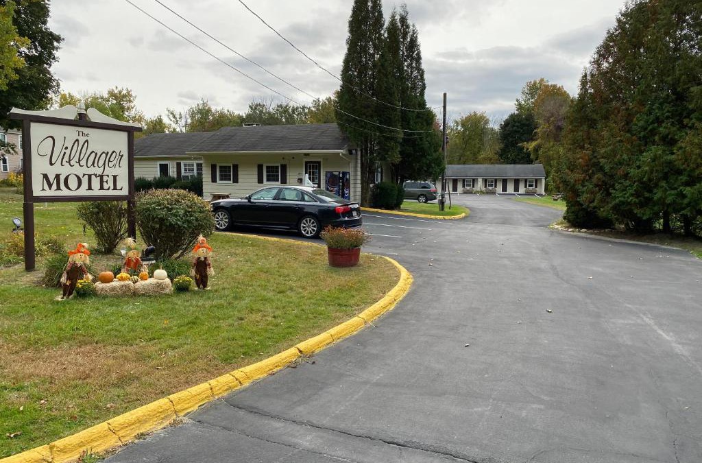 Williamstown Hotel | Villager Motel