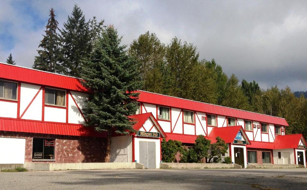 Fruitvale Hotel | Villagers Inn