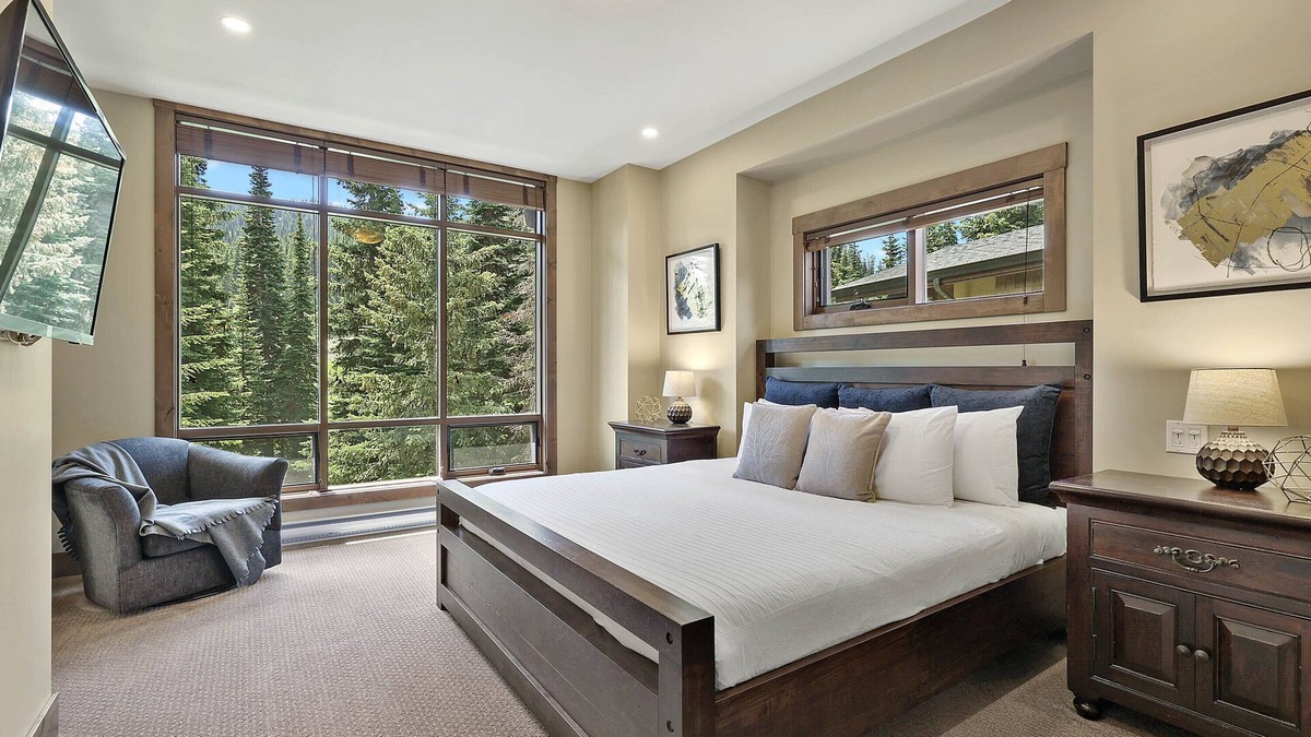 Sun Peaks House | Villagewalk #15 - With EV Charger