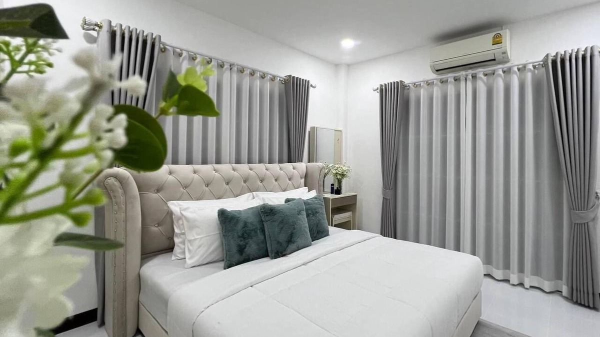 Nong Pla Lai Villa | Villas 3-bedroom villa with WiFi, AC in lovely Tambon Nong Pla Lai