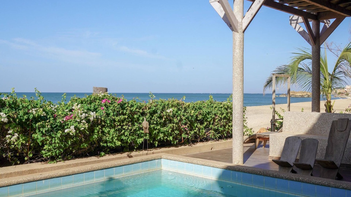 Popenguine Bed & Breakfast | VILLAS BADIENE: Room with direct access to the beach and swimming pool