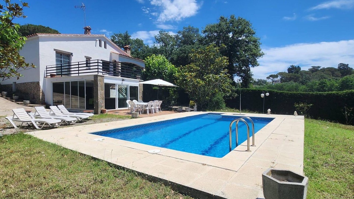 Can Carbonell House | VILLAS COSETTE/¡Descubre Villa Martina, tu oasis perfecto en la Costa Brava! Fabulosa piscina y zona de Barbacoa!