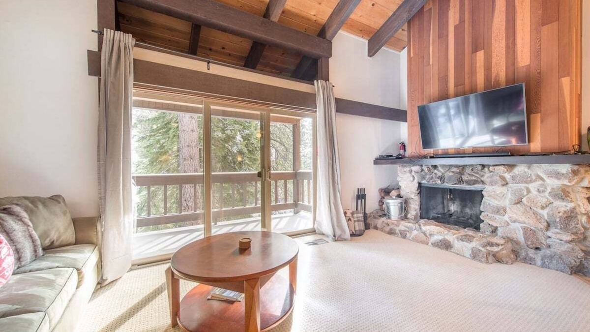 Dollar Point Condo | Villas Cozy Condo in Tahoe City - Close to Town, beaches and resorts