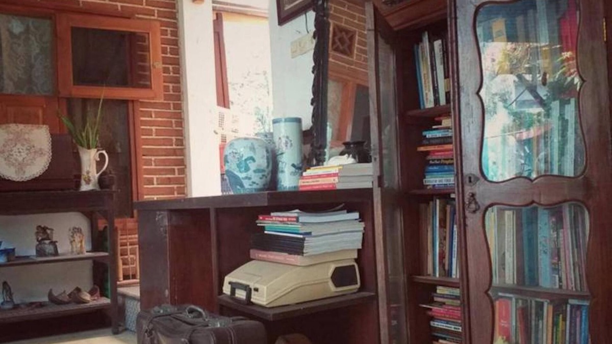 Klojen Bed & Breakfast | villas in batu indonesia Homestay Real