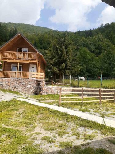 Pejë Ski Chalet | Villas Meti Rugove