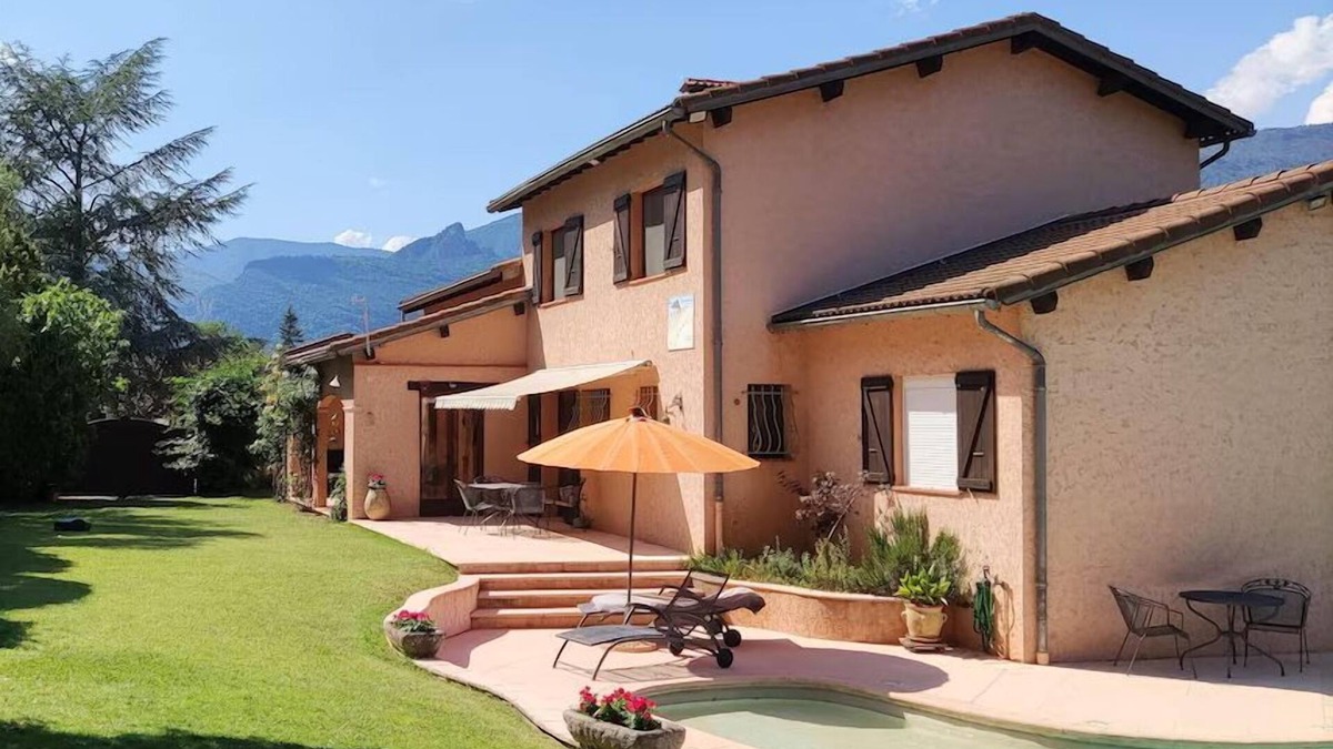 Sospel Villa | Villasospel - spacious, serene villa on 1500m2 of enclosed grounds. Swimming pool and sauna.