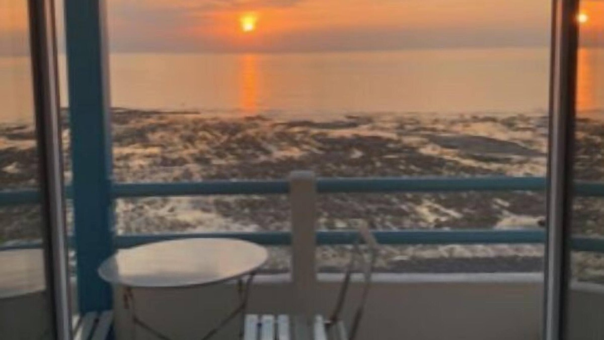 Ault Villa | VILLE COURLA 5 - A balcony overlooking the English Channel