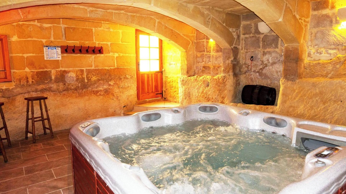 Munxar Villa | Villeleynah Amazing Gozitan Villa + Pool, Munxar - Gozo, Malta
