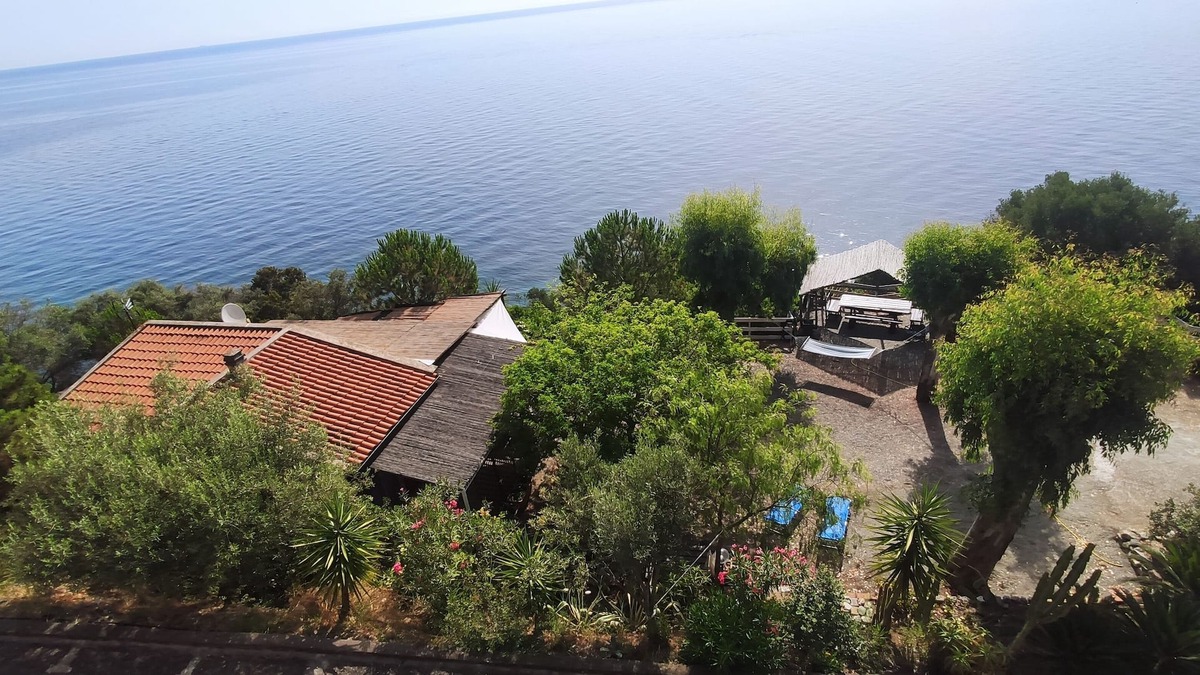 Milazzo Cottage | Villetta Grotta dell'Oro in Capo Milazzo with attached beach