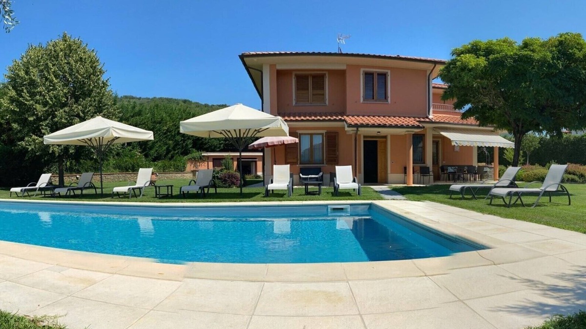 Loro Ciuffenna Villa | Villino Blu private villa for relaxation in Tuscany 10+2 sllepsBig house