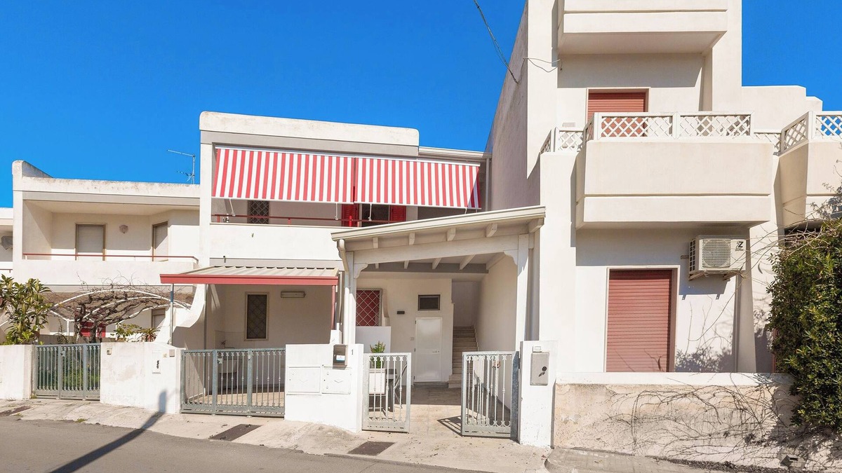 Roca Vecchia Apartment | Villino Crisalì by BarbarHouse
