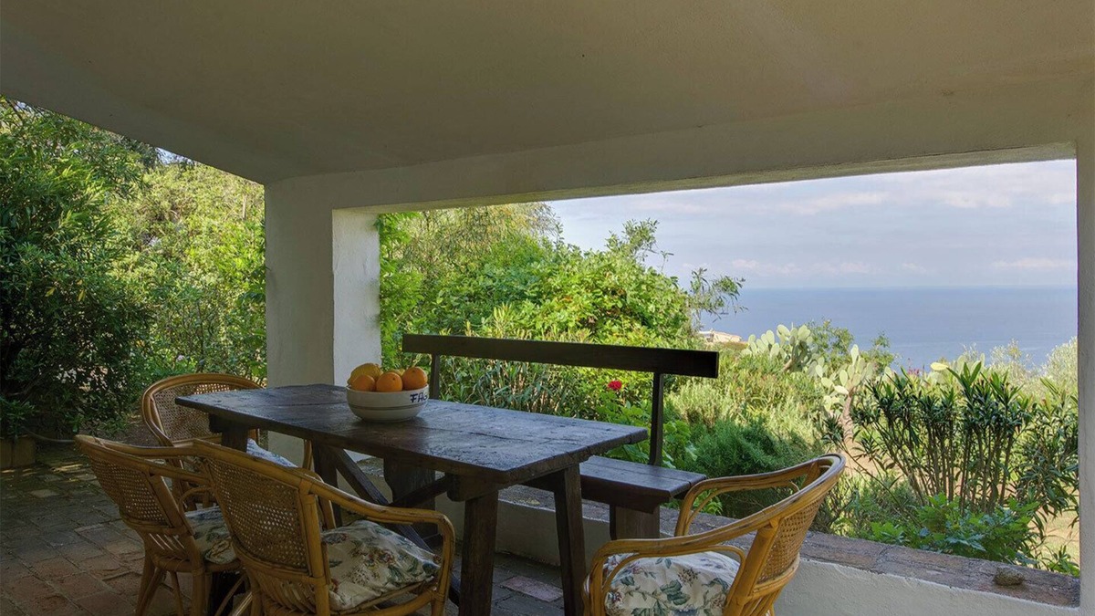 Calimera House | Villino il Portico, with sea view and access to the beach