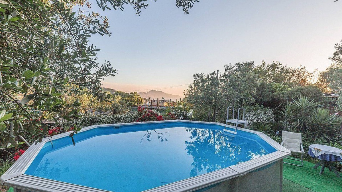 Schiazzano Villa | Villino Zoe: A graceful cottage surrounded by a lemon and orange garden, with Free WI-FI.