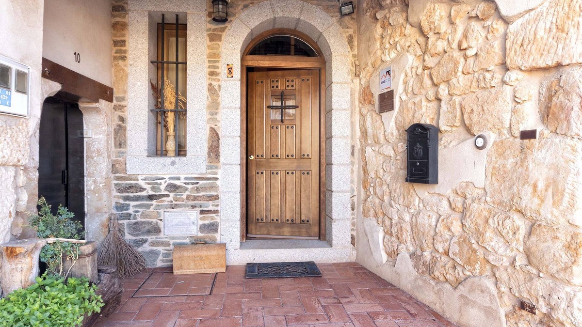 Castellanos de Villiquera Cottage | Vinarius Posada Rural. Double room with terrace and personalized services