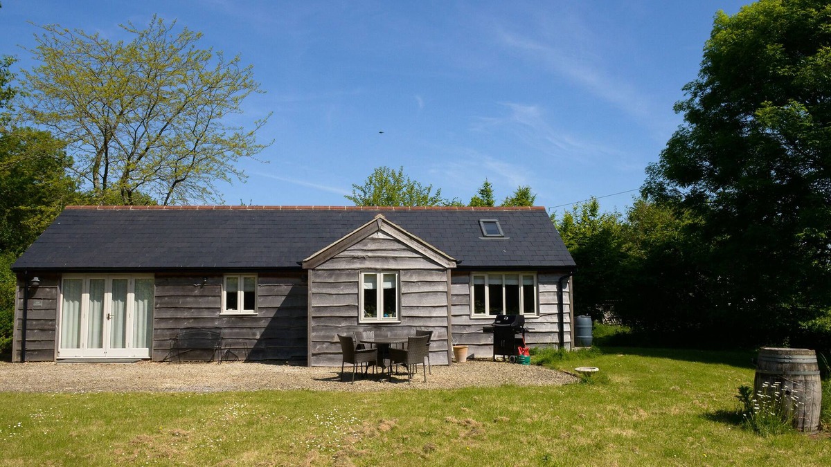 Bridport Cottage | VINE COTTAGE, pet friendly, character holiday cottage in Netherbury