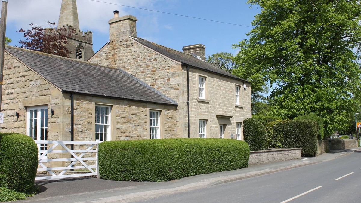 Pilling House | VINE COTTAGE, pet friendly, character holiday cottage in Pilling