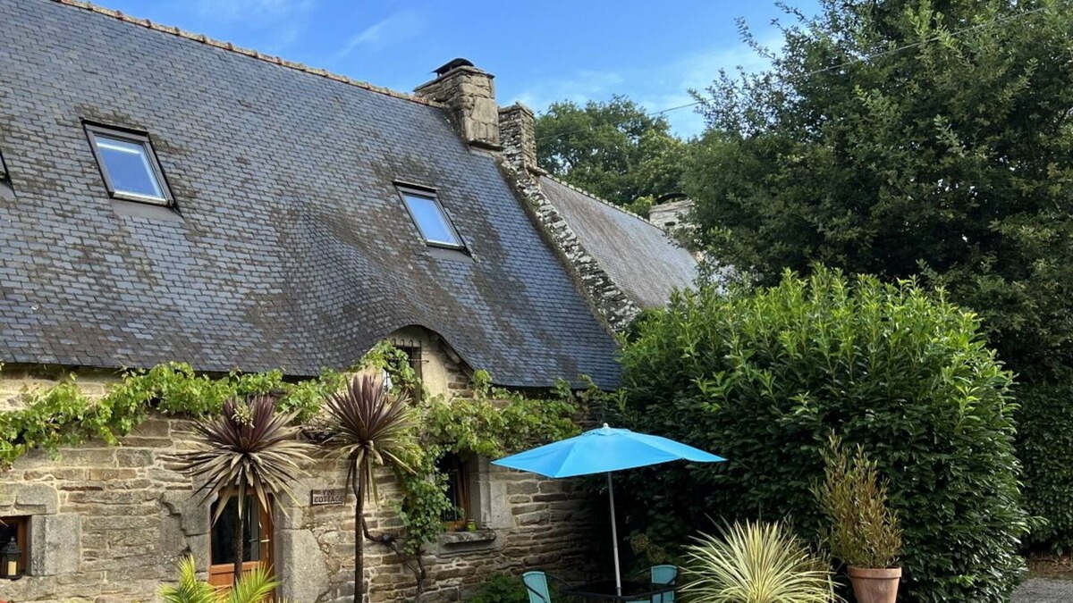 Quistinic Cottage | Vine Cottage - Vine, Bamboo and Wisteria Cottages. Peaceful countryside retreat.