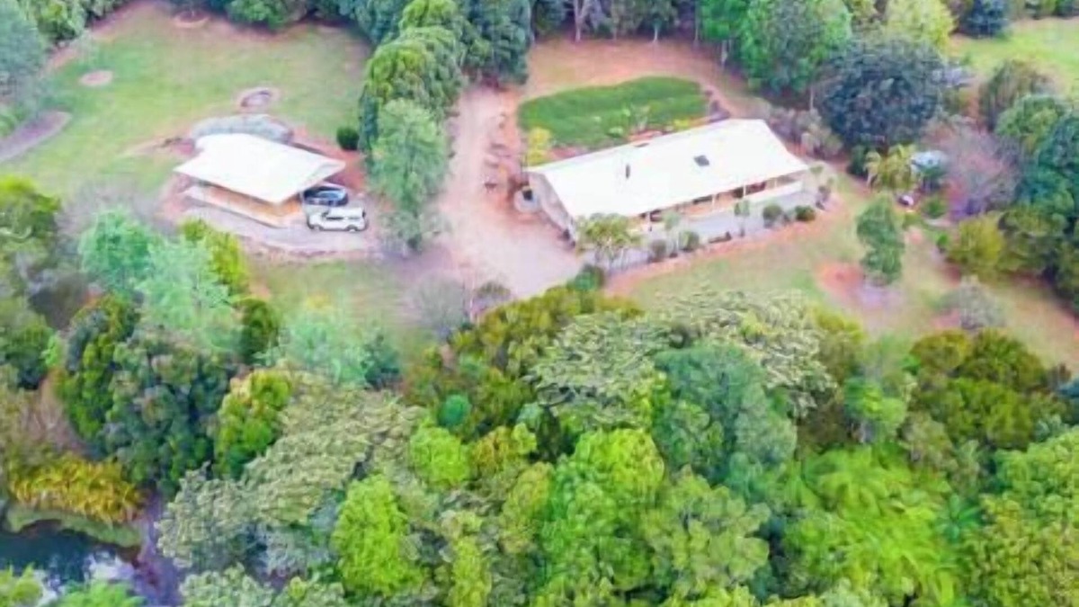 Ravenshoe House | Vine Creek Cottage- private & secluded getaway