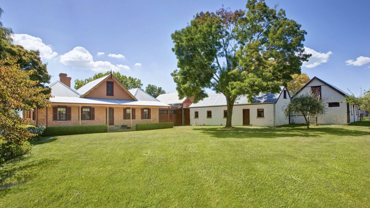 Exeter House | Vine Lodge- Heritage Getaway in Exeter