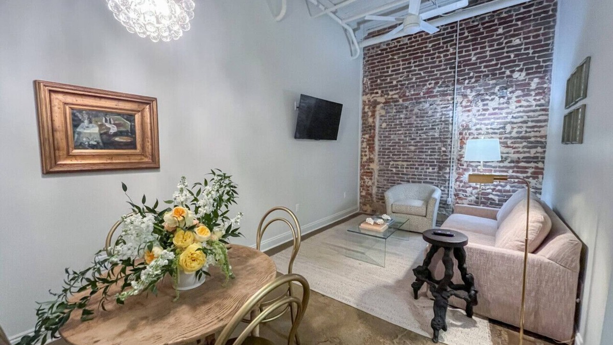 Demopolis Apartment | Vine - The Flats Demopolis