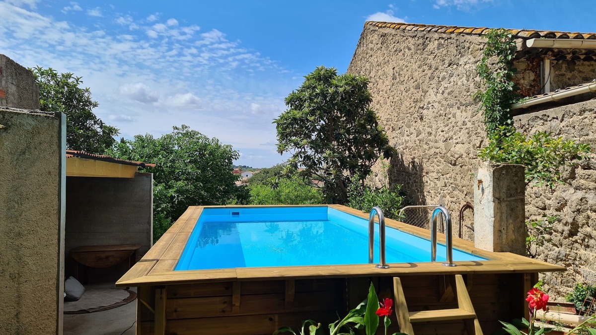 Servian House | Vine Views II 3 bedroom air conditioned home with stunning views, pool & garden
