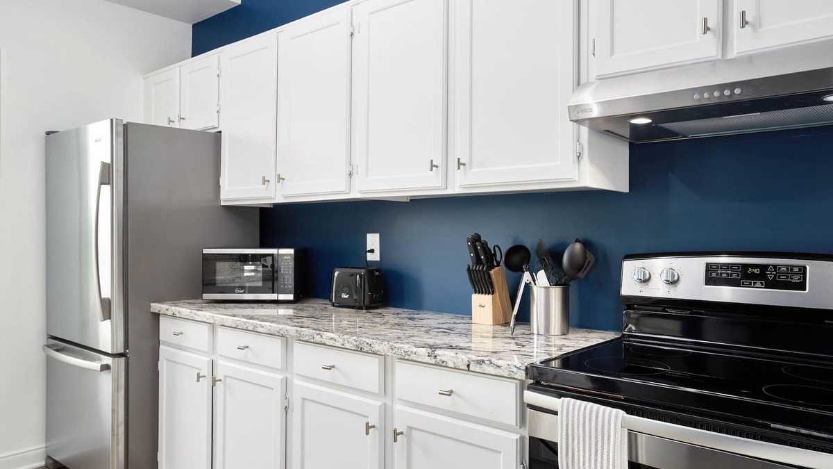 Old Town Historic District Hotel | Vine Village Apartments