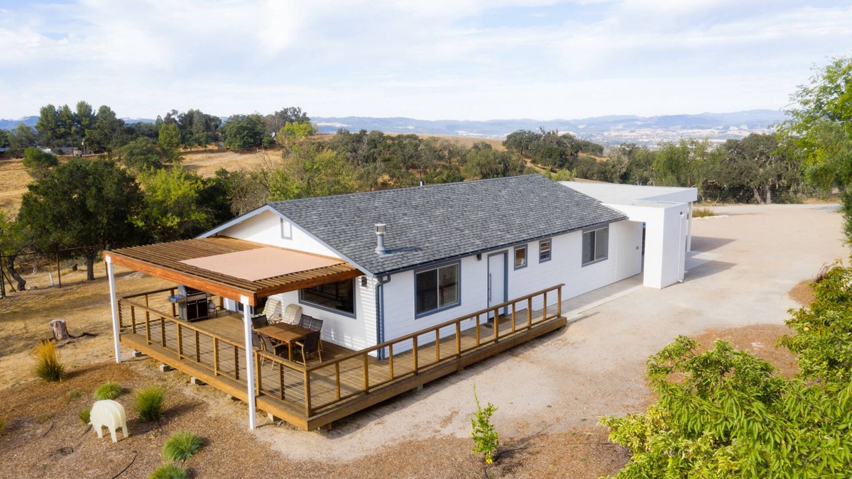 Templeton Cottage | Vines & Views. Modern designer cottage with 360-degree views of vines & wildlife