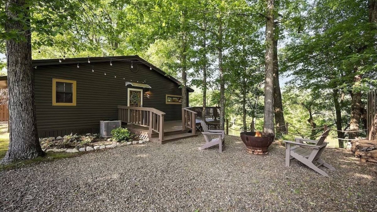 Broken Bow Cabin | Viney's on the River ~ Waterfront Couple's Retreat