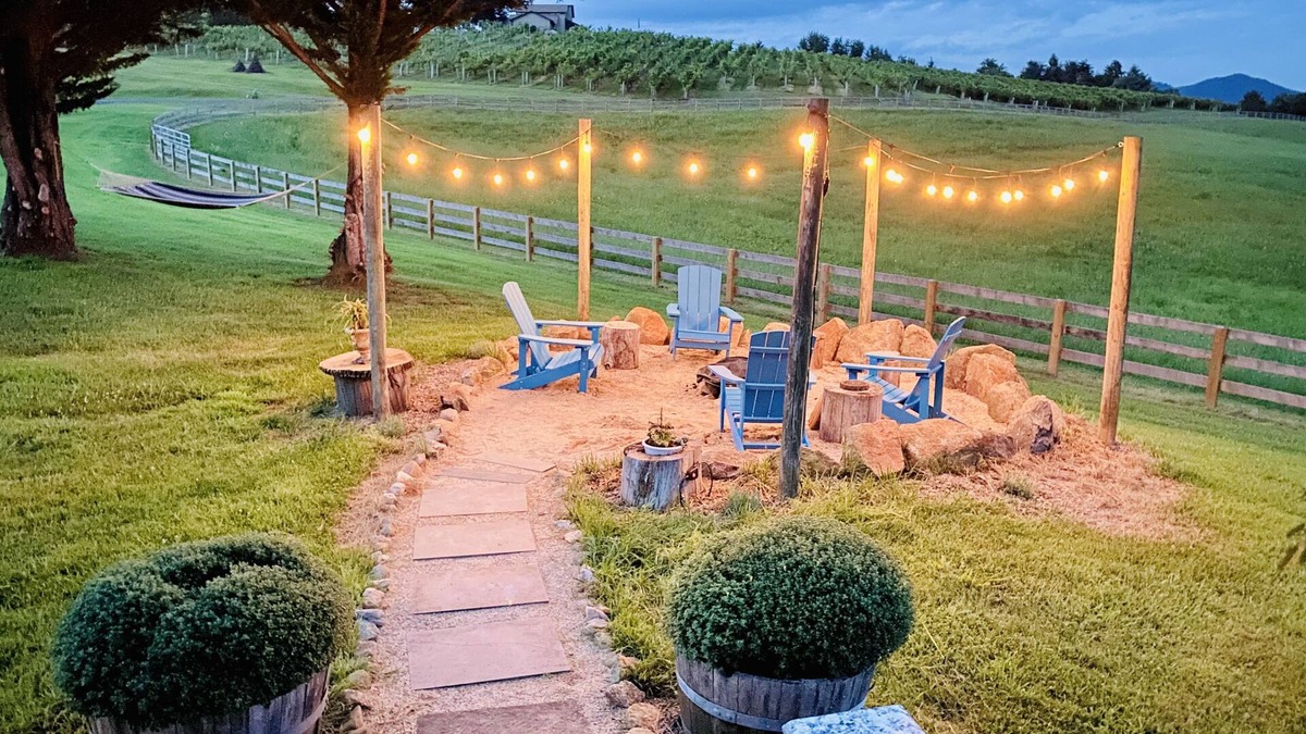 Stanardsville Cottage | Vineyard Carriage House with High Speed Internet.