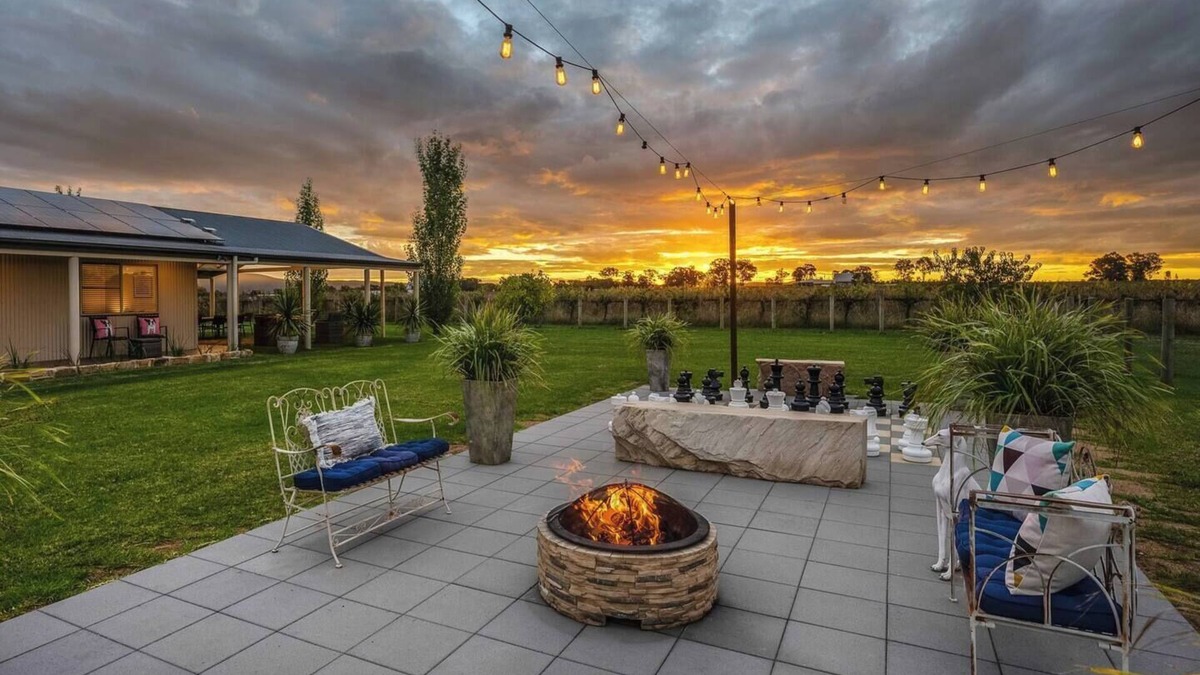 Eurunderee Cottage | Vineyard Cottage A Golden Escape among the Vines