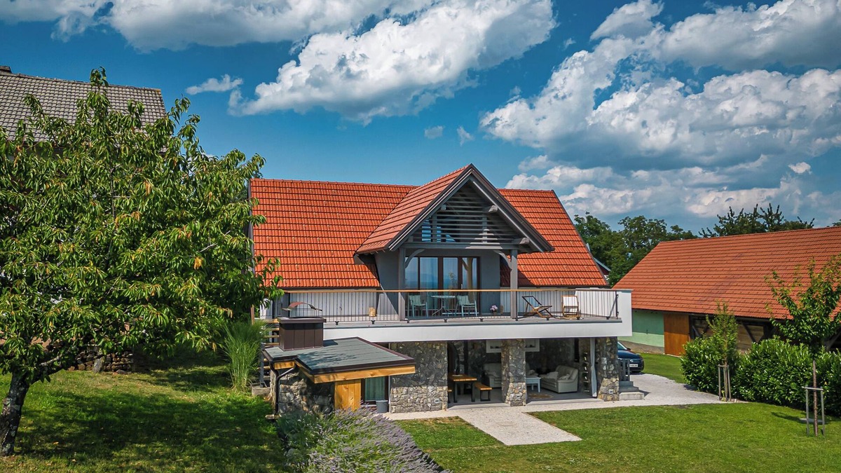 Semic House | Vineyard Cottage Lan On The Hill, Semič, Slovenia