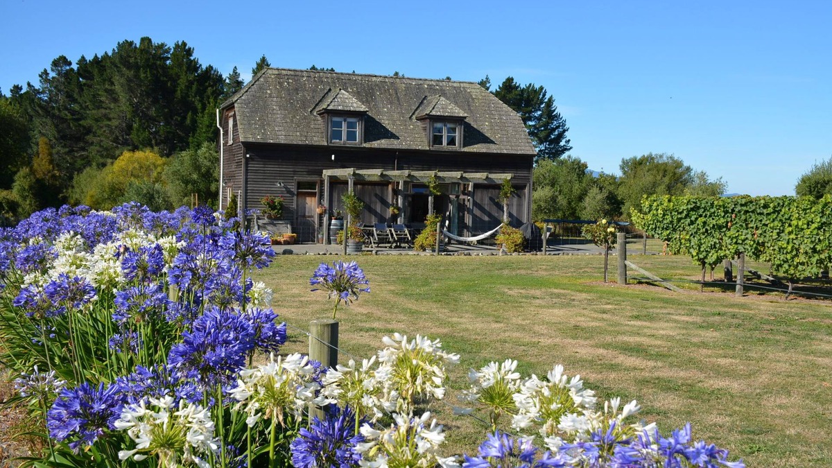 Renwick Cottage | Vineyard Hideaway, peace and tranquility